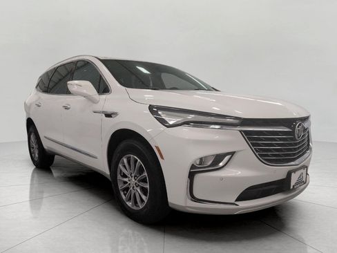 Used 2023 Buick Enclave Essence AWD/4WD image 1