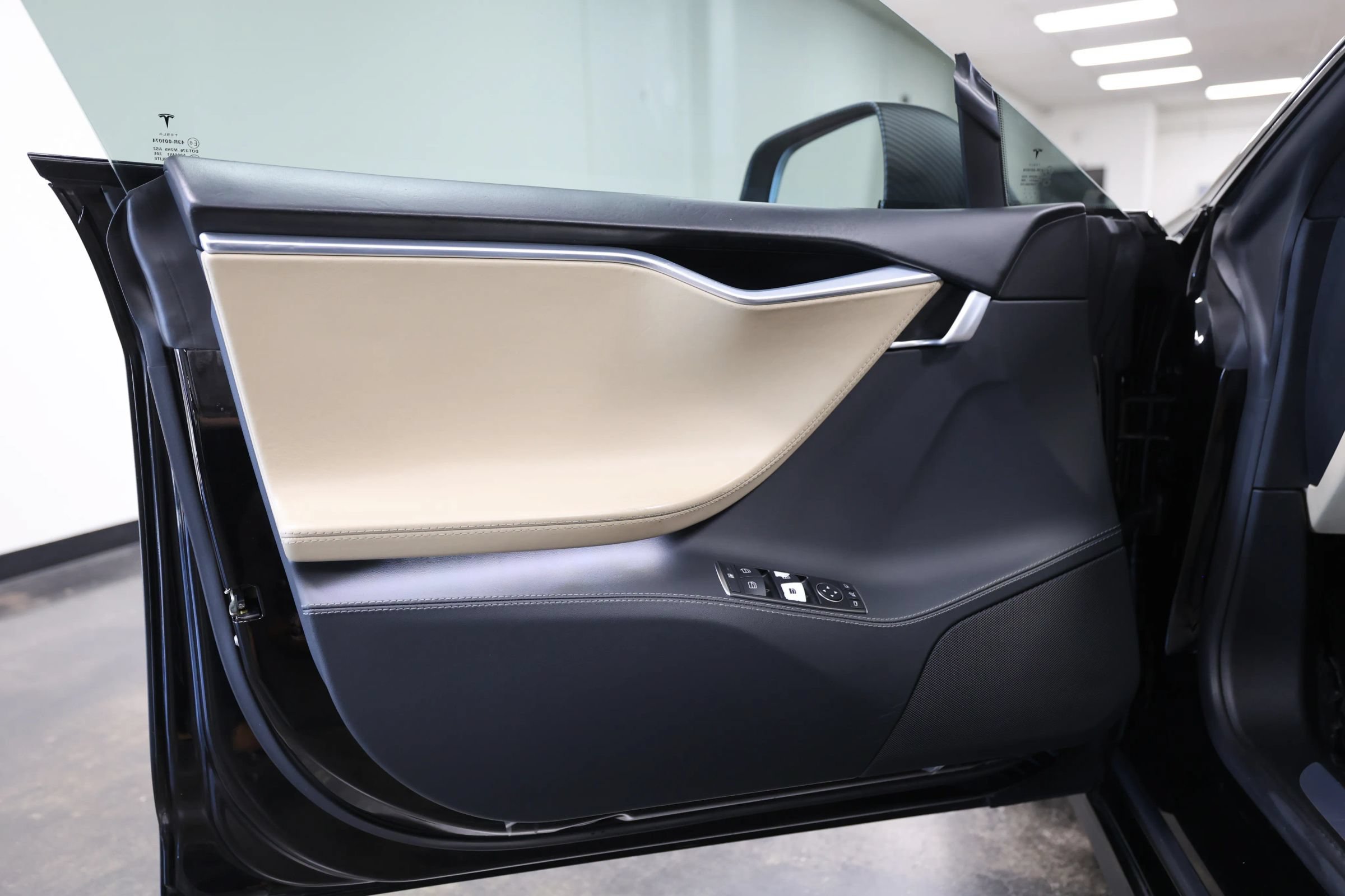 Used 2015 Tesla Model S 85 RWD image 26