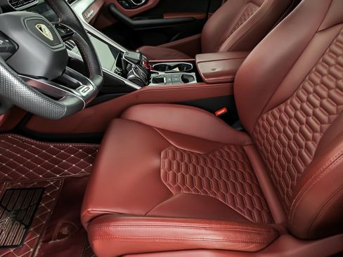 Used 2019 Lamborghini Urus AWD/4WD image 17