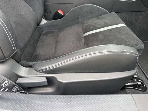 Used 2025 Toyota GR86 Premium RWD image 12