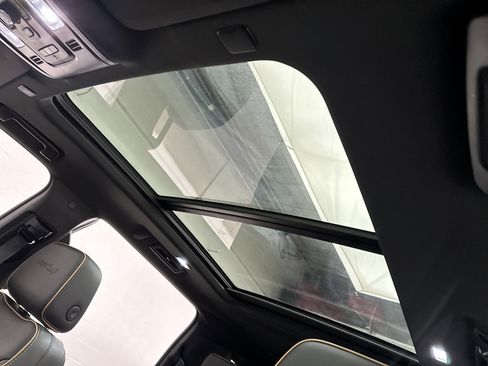 Used 2023 GMC Yukon XL AT4 image 22