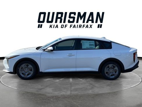 New 2025 Kia K4 LX image 3