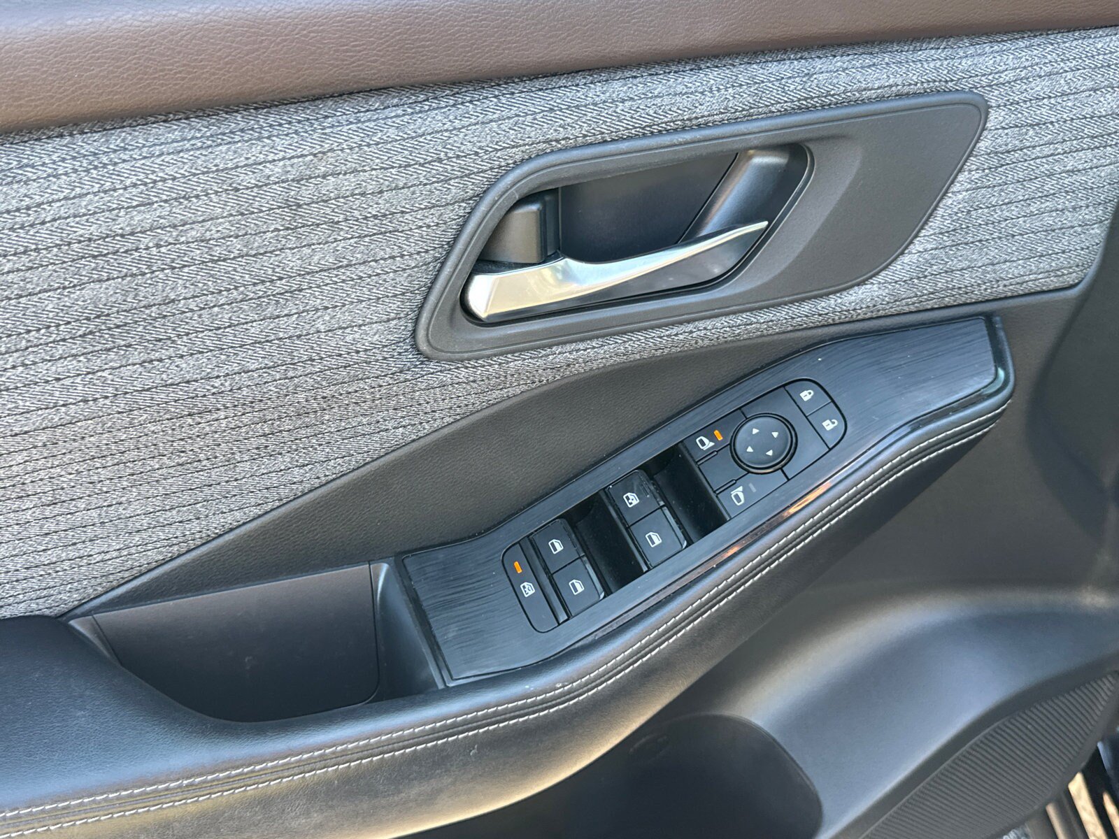 Used 2022 Nissan Rogue SV FWD image 12