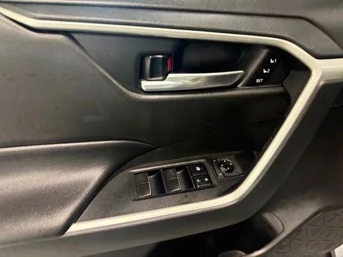 Used 2021 Toyota RAV4 XLE Premium image 15