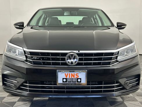 Used 2018 Volkswagen Passat 2.0T R-Line w/ R-Line Lighting Package image 21