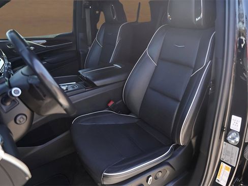 Used 2023 Cadillac Escalade Premium Luxury image 7