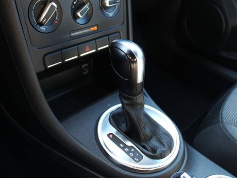 Used 2014 Volkswagen Beetle 2.5 FWD image 19