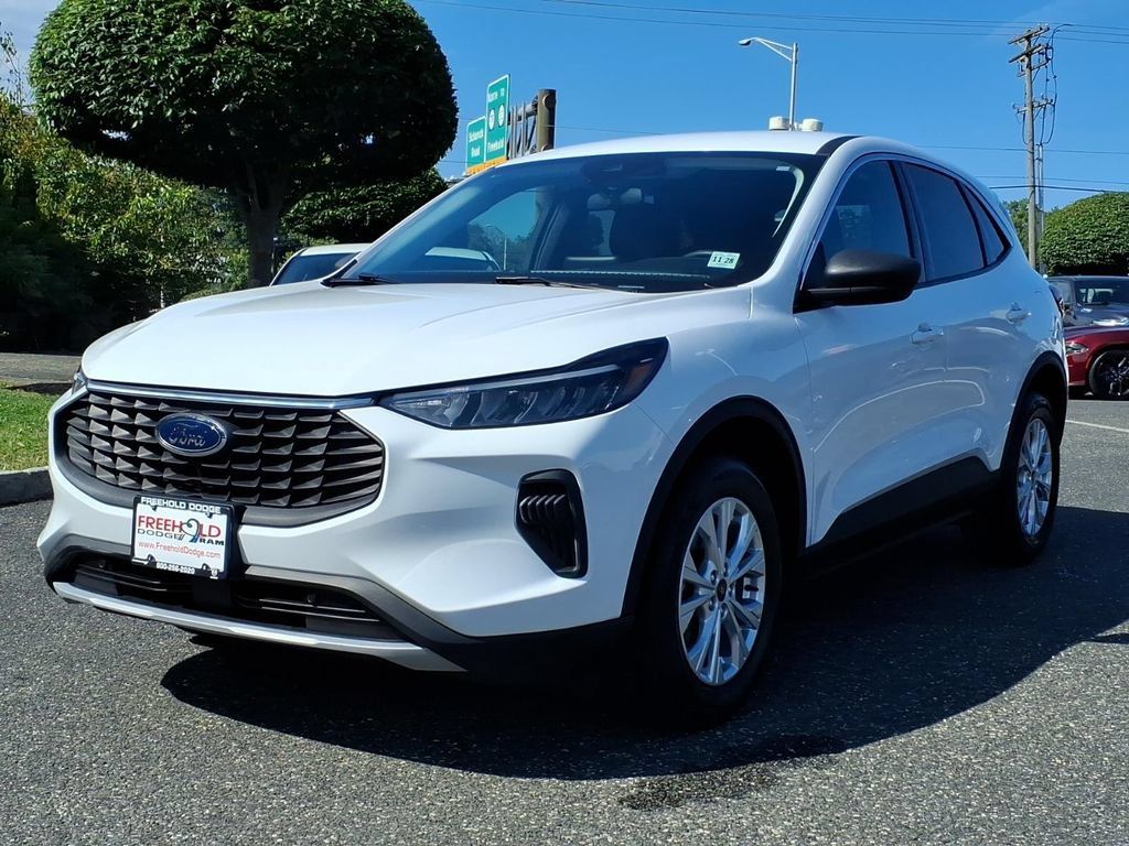 Used 2023 Ford Escape Active AWD/4WD image 3