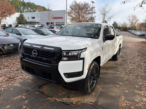 New 2026 Nissan Frontier SV w/ SV Convenience Package image 3