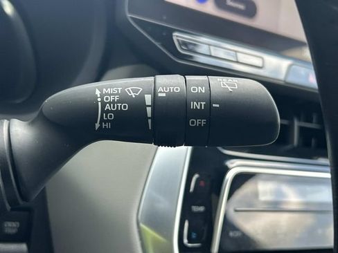 Used 2023 Toyota Venza Limited AWD/4WD image 32