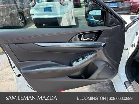 Used 2021 Nissan Maxima SR w/ Sport Mat Group FWD image 17