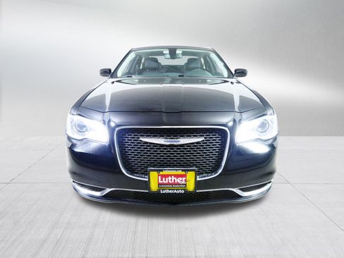 Used 2022 Chrysler 300 Touring image 2