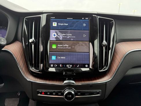 Used 2024 Volvo XC60 B5 Plus image 23