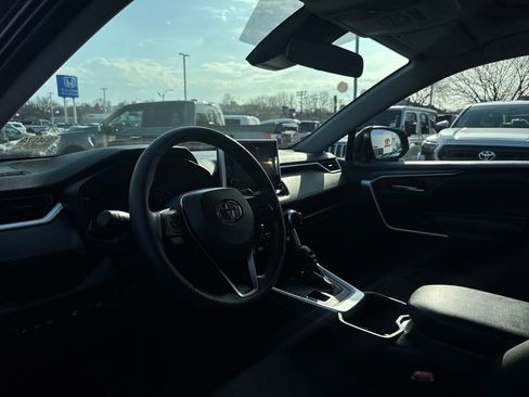 Used 2025 Toyota RAV4 XLE w/ Convenience Package image 15