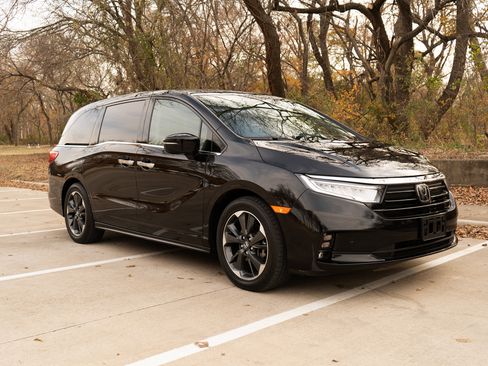 Certified 2023 Honda Odyssey Elite image 2