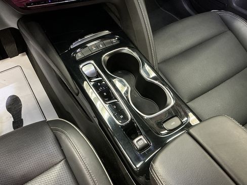 Used 2023 Buick Envision Essence FWD image 17