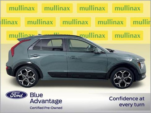 Used 2023 Kia Niro EX Touring FWD image 2