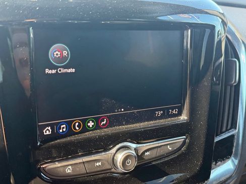 Used 2023 Chevrolet Traverse LT FWD image 28