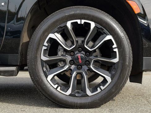 Used 2022 GMC Yukon XL Denali image 12