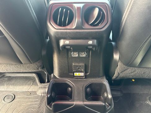 Used 2018 Jeep Wrangler Unlimited Sahara w/ Dual Top Group AWD/4WD image 10