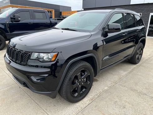Certified 2019 Jeep Grand Cherokee Laredo AWD/4WD image 3