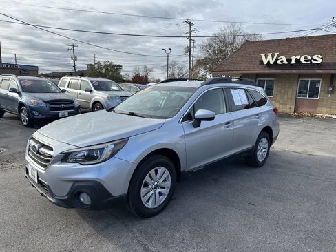 Used 2018 Subaru Outback 2.5i Premium image 11
