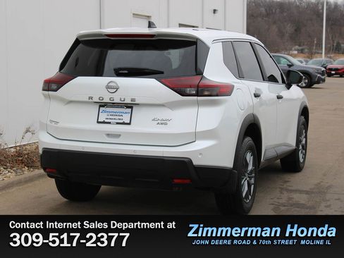 Used 2024 Nissan Rogue S image 2