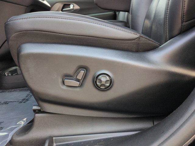 Certified 2025 Chrysler Pacifica Select FWD image 19