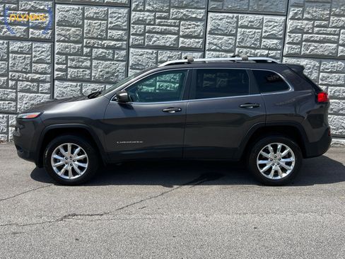 Used 2016 Jeep Cherokee Limited w/ Luxury Group AWD/4WD image 7
