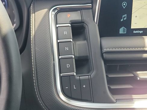 Used 2023 Chevrolet Tahoe Premier AWD/4WD image 16