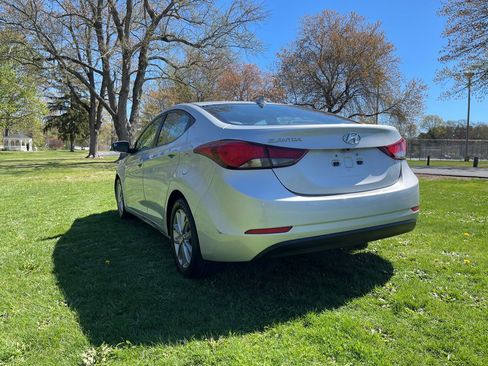 Used 2015 Hyundai Elantra SE w/ Option Group 02 FWD image 19
