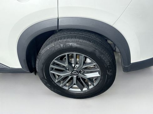 Used 2024 Nissan Rogue S FWD image 11
