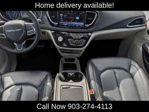 Used 2023 Chrysler Pacifica Touring-L FWD image 13