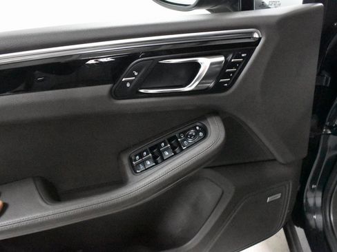 Used 2017 Porsche Macan S image 19