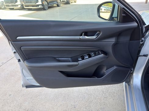 Used 2023 Nissan Altima 2.5 SL AWD/4WD image 9