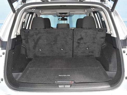 Certified 2025 Nissan Rogue SV image 27