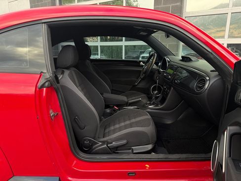 Used 2013 Volkswagen Beetle 2.0T FWD image 33