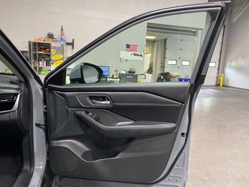 Certified 2024 Nissan Rogue SL w/ SL Premium Package AWD/4WD image 29