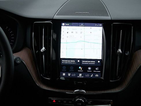 Used 2023 Volvo XC60 B5 Plus w/ Climate Package image 27