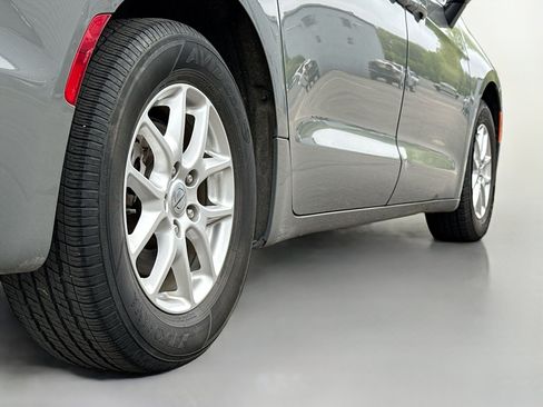 Used 2023 Chrysler Pacifica Touring-L FWD image 16