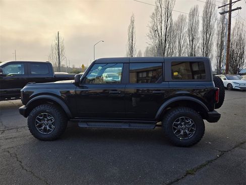 New 2025 Ford Bronco Badlands image 8