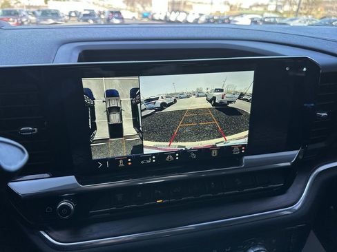 Used 2024 GMC Sierra 2500 SLT w/ SLT Premium Package image 17