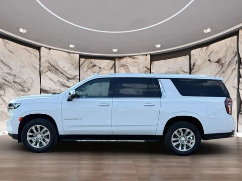 Used 2023 Chevrolet Suburban Premier AWD/4WD image 3