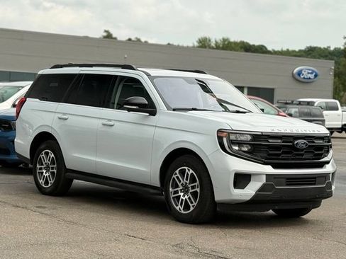 Used 2025 Ford Expedition Active AWD/4WD image 37