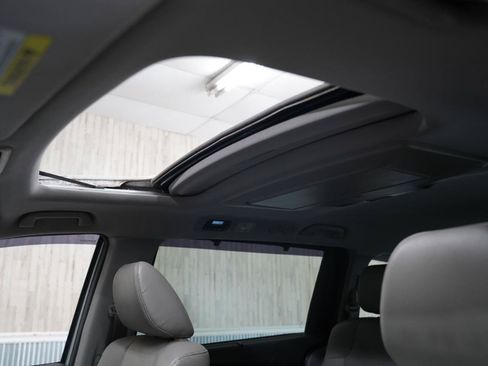 Used 2014 Honda Odyssey Touring image 25