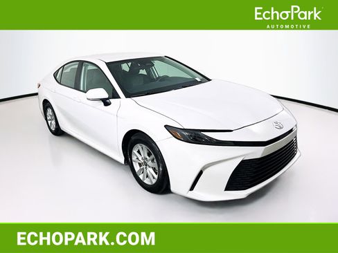 Used 2025 Toyota Camry LE image 1