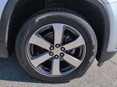 Used 2020 Chevrolet Traverse LT w/ LT Premium Package FWD image 11