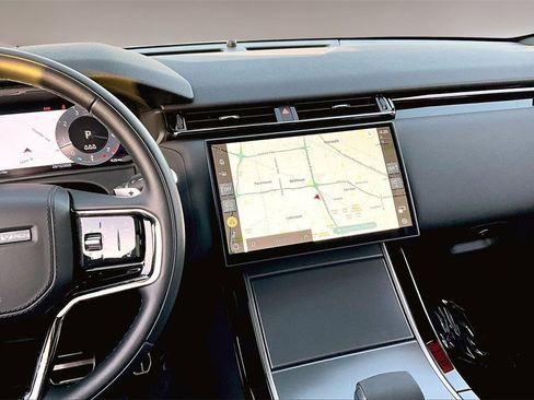 Used 2025 Land Rover Range Rover Velar Dynamic SE image 9