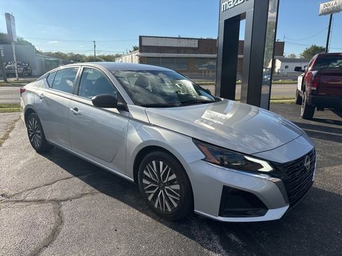 Used 2024 Nissan Altima 2.5 SV image 8
