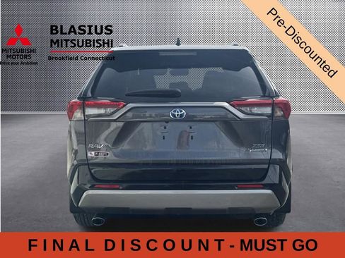 Used 2024 Toyota RAV4 XSE w/ Weather Package AWD/4WD image 4